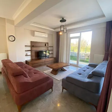 Lake Park Villa