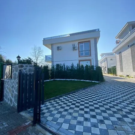 Lake Park Villa