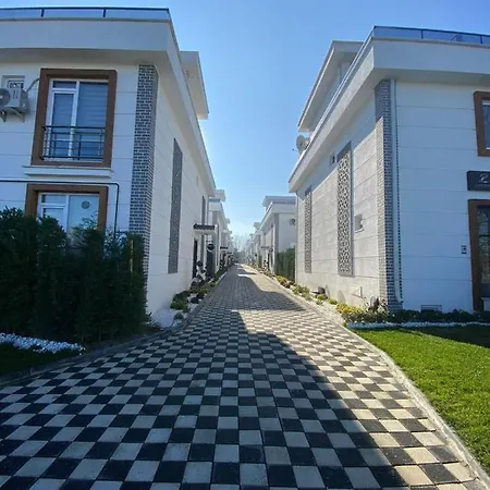 Lake Park Villa